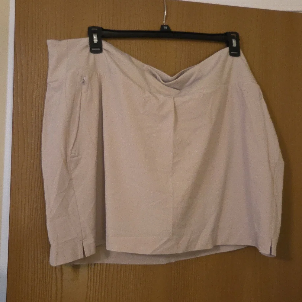 Athleta NWT Soho skort In a Beautiful Neutral Color - Picture 1 of 3